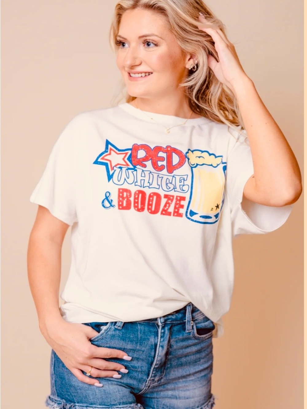 Bibi Red White and Booze Graohic Mug Print Off White Tee Shirt M Patriotic